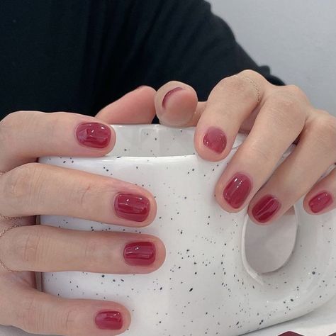 2 Color Nail Polish Ideas, Gel Manicure Aesthetic, Jelly Manicure Nails, Bitten Nails Painted, Pink Nails Outfit, Extremely Short Nails, Aesthetic Jelly Nails, Short Jelly Nails, Jelly Nails Aesthetic