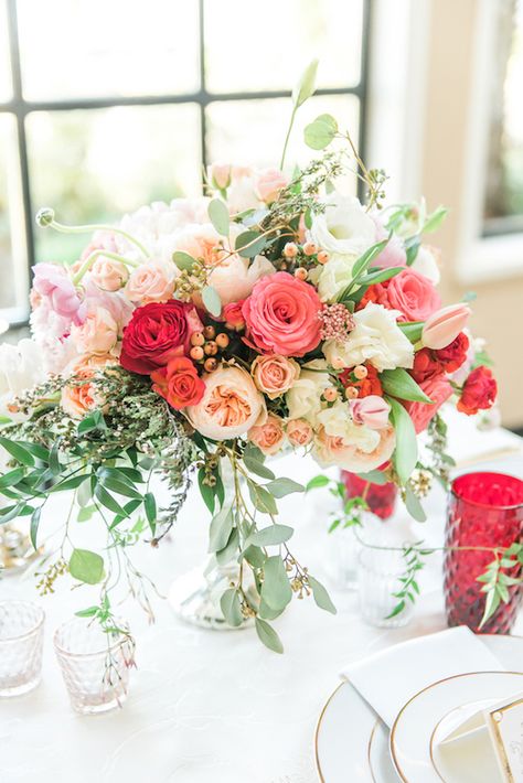 Garden Inspired Bridals with Pops of Pink + Hints of Gold, L'Estelle… Red Wedding Flowers Centerpieces, Tenerife Sea, Sunshine Cake, Peach Wedding Flowers, Bloom Flowers, Luxury Linens, Red Wedding Flowers, Summer Garden Wedding, Cake Studio