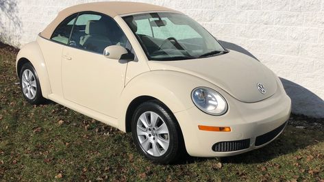 2009 Volkswagen Beetle Convertible presented as Lot E112 at Kissimmee, FL Beetle Car Aesthetic, Volkswagen Beetle Aesthetic, Convertable Beetle Volkswagen, Convertible Beetle, 2009 Volkswagen Beetle, White Beetle Convertible, 2008 Volkswagen Beetle Convertible, 2009 Volkswagen Beetle Convertible, Bug Convertible