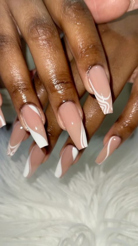 Neutral White Nails, Hailey Bieber Nails Square, Lana Nails, Nails Art Christmas, Beginners Nail Art, Nails Art Tutorial, Christmas Nails Art, Nail Art Trendy, Hailey Bieber Nails