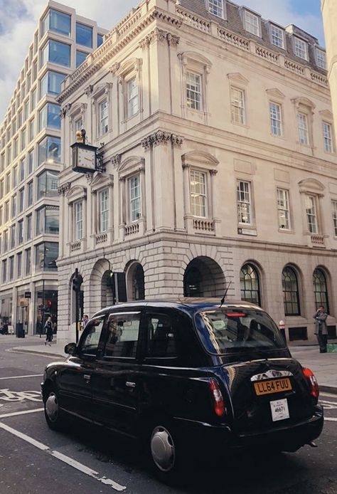 London City Life Aesthetic, London Buildings Aesthetic, London Cars Aesthetic, Night Vibes London, London Black Cab, Black Cab, London Vibes, London Taxi, London Dreams