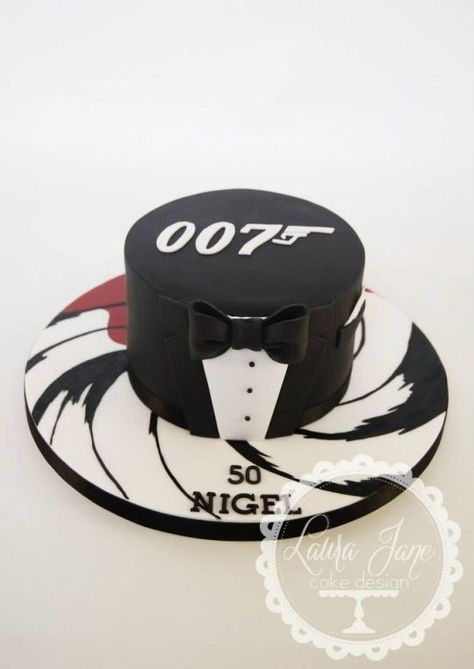 James Bond and casino themed novelty cake complete with name endorsed playing cards, poker chips, sugar dice, and modelled character of the man himself. Description from pinterest.com. I searched for this on bing.com/images James Bond Cake, James Bond Theme Party, Groom Cakes, Bond Party, Cake Themes, Black And White Cake, Rodjendanske Torte, Tuxedo Cake, James Bond Party