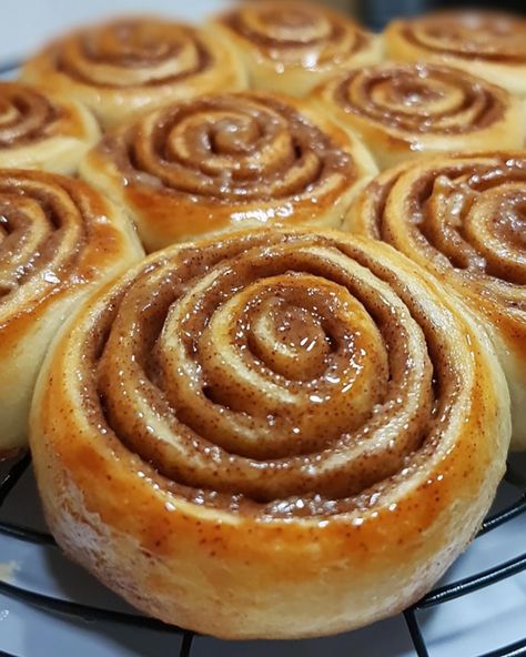 🍌 Banana Bread Cinnamon Rolls 🍞✨ Soft cinnamon rolls with banana flavor, topped with cream cheese icing. Perfect for breakfast! Ingredients: 1 cup mashed bananas 1/4 cup sugar 1/4 cup melted butter 1/2 cup warm milk 1 packet yeast 2 1/2 cups flour 1/2 tsp salt 1/2 cup brown sugar 2 tbsp melted butter 1 tbsp cinnamon 4 oz cream cheese 1/2 cup powdered sugar 1/2 tsp vanilla Instructions: Mix warm milk with yeast; let sit. Combine with bananas, sugar, butter, flour, and salt. Knead; let rise... Banana Bread Cinnamon Rolls, Banana Bread Cinnamon, Soft Cinnamon Rolls, Bread Cinnamon Rolls, Cooking Hobby, Bread Cinnamon, Japanese Dessert Recipes, Breakfast Ingredients, Cream Cheese Icing