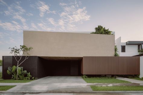 Relo House / Arkham Projects | ArchDaily Minimalist House Exterior Design, Minimalist House Exterior, Minimal Villa, Mexico Design, Exterior Design Ideas, Minimal Architecture, Minimalist House, House Exterior Design, Minimalist Architecture