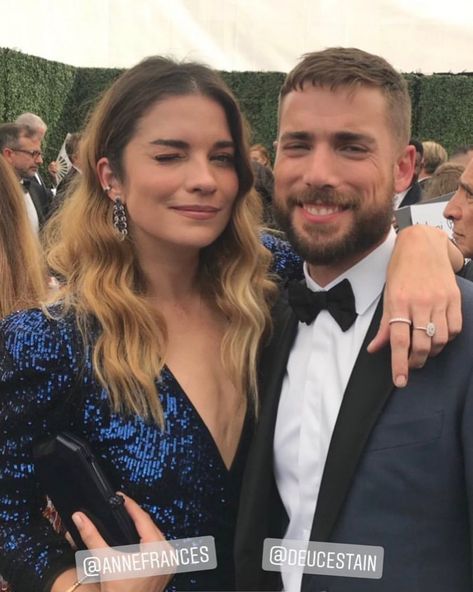 Twyla’s Café Tropical on Instagram: “Happy birthday @deucestain 🎉❤️ Annie and Dustin at the Emmy Awards 2019✨ 📸 @schittscreek #anniemurphy #dustinmilligan #schittscreek…” Dustin Milligan, Annie Murphy, Schitts Creek, Instagram Happy Birthday, Emmy Awards, Fun Things, Favorite Things List, Happy Birthday, It Cast