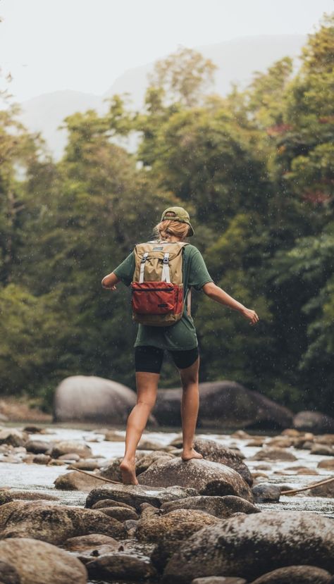 Hiking Photoshoot, Backpacking Aesthetic, Hiking Pics, Hiking Photos, Cute Hiking Outfit, Woman Hiking, Outdoorsy Style, Hiking Outfits, Hiking Photography