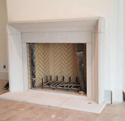 modern cast stone fireplace Cast Fireplace, Fireplace Limestone, Contemporary Fireplace Mantels, Limestone Fireplace Surround, Cast Stone Mantel, Limestone Mantel, Design Camino, Cast Stone Fireplace, Stone Fireplace Mantel