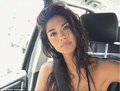 Pia Miller Hair Inspo Brunette, Pia Miller, Beach Selfie, Face Makeup Tips, Beach Poses, Dark Beauty, Wet Hair, Summer Aesthetic, Woman Face