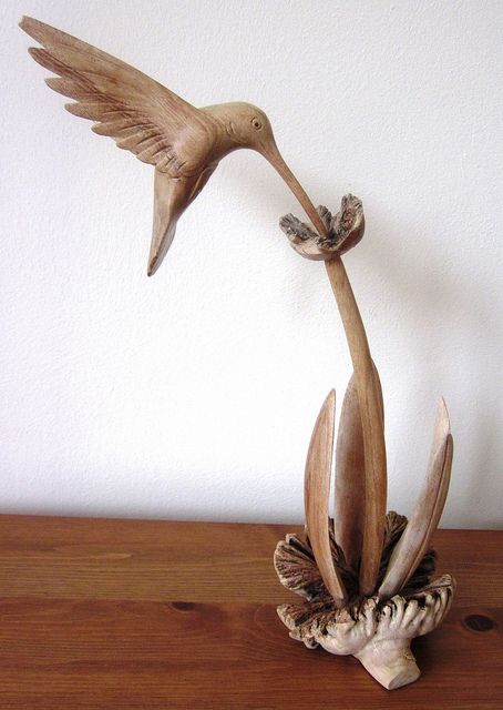 JPB：Wood Carving collection | Hummingbird and flower sculpture | Flickr - Photo Sharing!                                                                                                                                                                                 More Hummingbird And Flower, Carved Birds, Wooden Birds, Carving Projects, Outdoor Artwork, Diy Woodworking Projects, Flower Sculpture, Bird Carving, Hummingbird Art