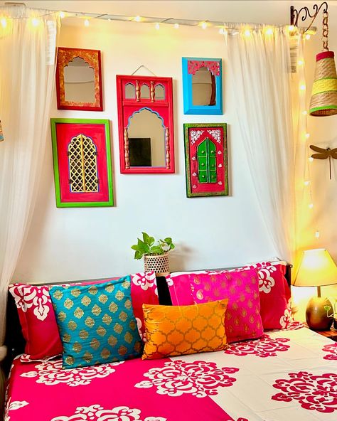 Mirror Wall Decor Bedroom Small Rooms, Bedroom Interior Design Indian, Cozy Corner Bedroom, Small Indian Bedroom Decor, Mirror Wall Decor Bedroom, Bedroom Decor Small, Corner Bedroom, Small Bedroom Interior, Indian Bedroom Decor