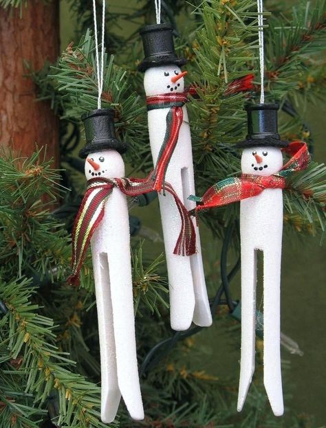 Doll Pin Snowmen Snowman Clothespin, Clothes Pin Ornaments, Cute Christmas Decorations, Christmas Crafts For Kids To Make, Diy Ornaments, Snowman Ornament, Snowman Crafts, Snowman Ornaments, Christmas Ornament Crafts