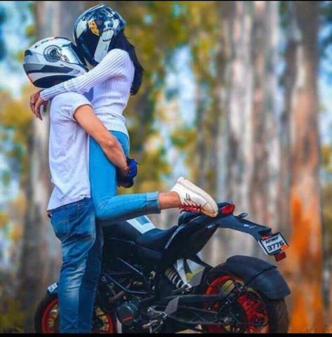 Ktm Couple Pic, Bike Couples Love, Bike Lovers Couple, Bike Lovers Couple Photography, Biker Couples, Bike Rider Photography, Biking Tips, Bike Storage Solutions, Biker Accessories