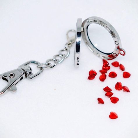 This Is A Beautiful Round 30mm Magnetic Floating Locket Key Chain That Is Perfect For Your Floating Charm Sets. Charms Are Not Included. They Are Shown For Demonstration Purposes Only. Free Shipping. Floating Lockets, Floating Charms, Locket Charms, Charm Set, Resin Jewelry, Key Chain, Locket, Floating, Charms