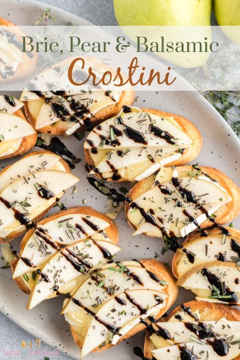 Baked Crostini Appetizers, Beautiful Easy Appetizers, Christmas Fancy Appetizers, Winter Crostini Appetizers, Fancy Appetizers For Two, Fancy Dinner Party Appetizers, Roasted Grape And Brie Crostini, Fall Brushetta Appetizers, Crostini Appetizers Brie