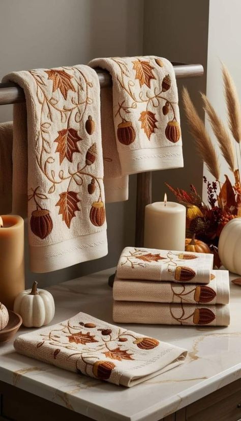 Autumn Bathroom Decor, Diy Fall Wreath Ideas, Fall Bathroom Decor Ideas, Fall Wreath Ideas, Bath Diy, Fall Bathroom Decor, Fall Bathroom, Southern Living Homes, Bathroom Decor Apartment