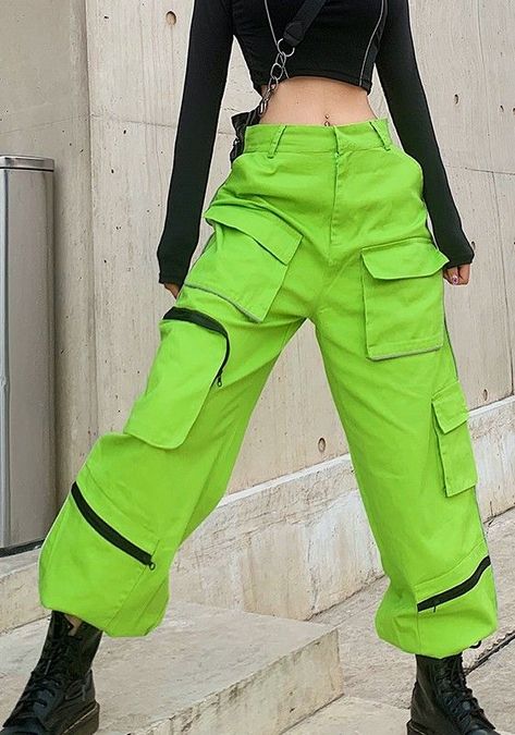 Neon Green Cargo Pants, Green Tube Top Outfit, Ropa Color Neon, Neon Green Outfits, Green Cargo Pants Outfit, Streetwear Trousers, Casual Attire For Women, Pants Streetwear, Neon Outfits