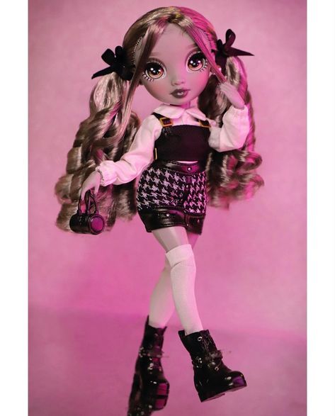 Nicole Steel Shadow High, Rainbow High Carmen Major, Rainbow High Collection, Doll Hairstyles, Pokemon Dolls, Sporty Girl, Doll Aesthetic, Tie Dye Rainbow, Fantasy Art Dolls