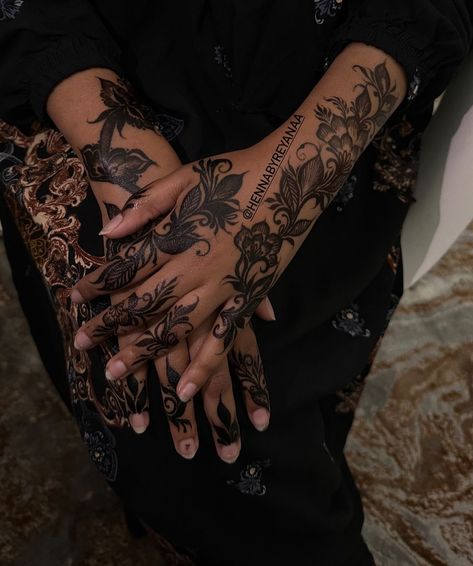 Henna Designs 2024, Jaguar Henna, Vacation Henna, Henna Designs Aesthetic, Black Henna Designs, Somali Henna, Khaleeji Henna, Henna Crown, Henna Sleeve