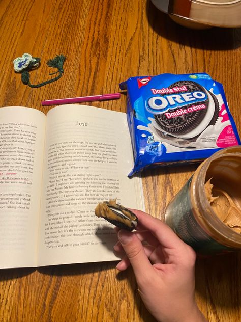 oreos and peanut butter and a book Oreos And Peanut Butter Parent Trap, The Parent Trap, Parent Trap, Food Dessert, Eat Right, Yummy Food Dessert, Cinnamon Rolls, Oreo, Hot Chocolate