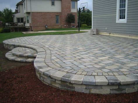 Trek Patio Ideas, Backyards Idea, Landscaping Entryway, Stone Patio Designs, Brick Paver Patio, Pavers Backyard, Paver Designs, Brick Patio, Raised Patio