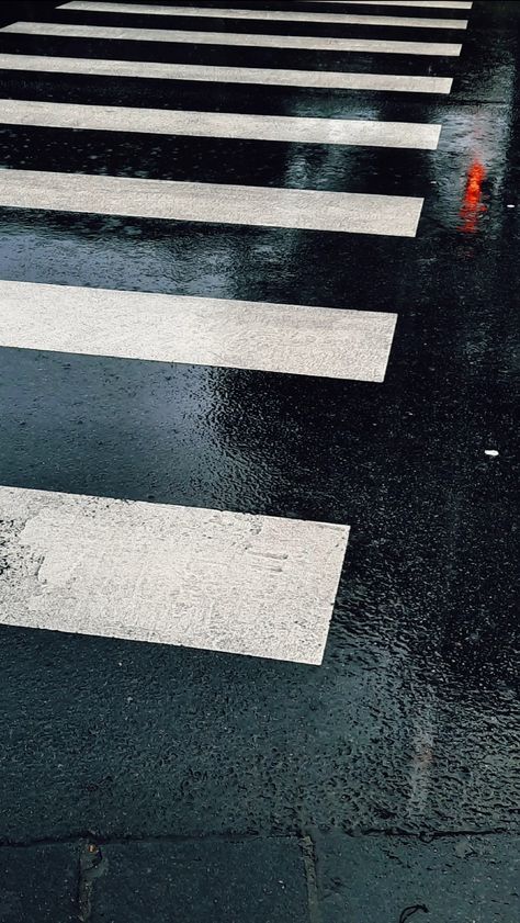 pedestrian crossing in the rain and red light Nyc Study, Rain Wallpaper, Rain Pictures, Pedestrian Crossing, Rain Wallpapers, Eyes Wallpaper, London Aesthetic, Illustration Ideas, Stop Light