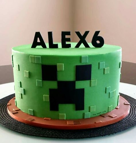 Minecraft Birthday Cake Simple, Minecraft Creeper Cake Ideas, Minecraft Smash Cake, Creeper Birthday Cake, Creeper Minecraft Cake, Creeper Cake Minecraft, Minecraft Cake Ideas Easy, Minecraft Party Cake, Minecraft Cake Ideas Boys