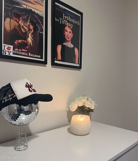 Audrey Hepburn Poster, New York Poster, New York Hat, Disco Ball, White Roses, Candle Audrey Hepburn Aesthetic Room, Audrey Hepburn Room Decor, Audrey Hepburn Bedroom, Audrey Hepburn Room, Audrey Hepburn Decor, Mood Broad, Roses Candle, Audrey Hepburn Poster, Vibe Rooms