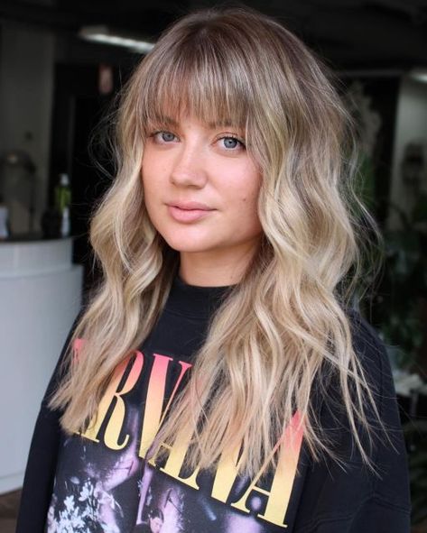 Slimming Long Hair with Wispy Bangs Balayage With Fringe, Messy Wavy Hair, Hair Cut Ideas, Faux Hawk Hairstyles, Short Hair Cut, Blonde Hair With Bangs, Hair Adviser, Bangs With Medium Hair, Wispy Bangs