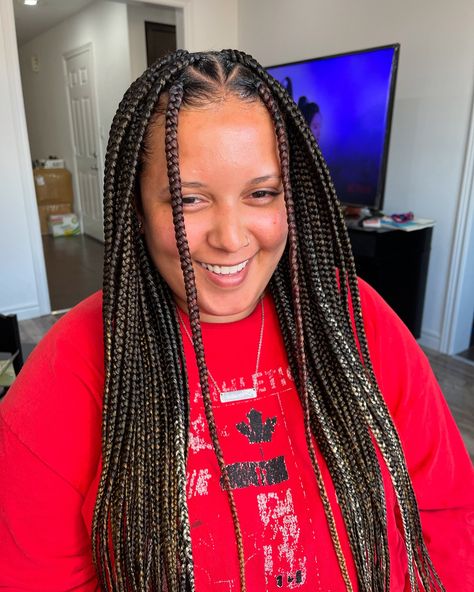 🎉 @Hairnergybraids Look Book: Knotless Braids Edition! 🎉 Let’s wrap up this series with a bang—drumroll please… Knotless Braids! 🥁✨ These beauties are the modern, lighter, and more scalp-friendly sister to box braids. 💁🏽‍♀️ First emerging in the early 2000s, knotless braids became a viral sensation less than 10 years ago—and for good reason! 🙌🏽 If you want less scalp tension and braids that feel amazing right from day one, this style is for you. Plus, they’re lighter, less pain, and easier ... Knotless Braids, Look Book, Early 2000s, Box Braids, The Modern, Bangs, Braids, How To Become, Let It Be