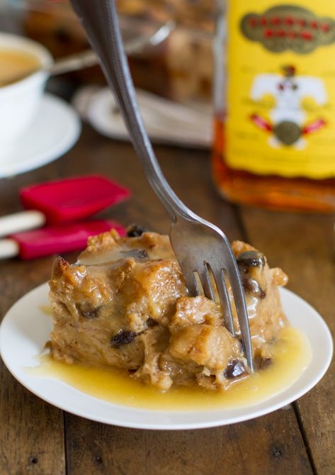 This bread pudding with hot butter rum sauce is the best bread pudding I've ever had! The sauce alone will change your life. #baking #breadpudding #desserts #recipe #dessertrecipe | pinchofyum.com Hot Butter Rum, Butter Rum Sauce, Rum Sauce Recipe, Desserts Pudding, Desserts Bread, Rum Sauce, Butter Desserts, Yummy Bread, Butter Rum