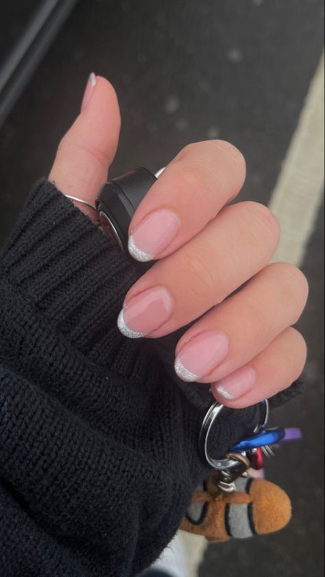 gel biab nail extensions nail art french tip ideas sparkly silver nail art Short Round Nail Ideas Winter, Formal Nails Short, Spring Formal Nails, Short Round Nails French Tip, Simple Christmas Nails 2023, Semi Formal Nails, Promotion Nails, Silver French Tip Nails, Sparkly French Tip Nails