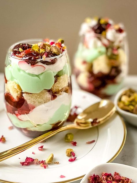 Pistachio Trifle, Easy Dessert For Christmas, Cardamom Sugar Cookies, Holiday Themed Desserts, Cherry Trifle, Trifle Bowl Recipes, Dessert For Christmas, Rose Pistachio, Fruit Trifle