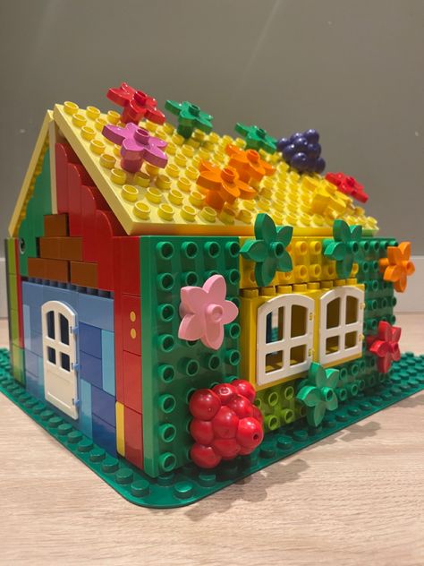 Duplo House Ideas, Lego Duplo House, Lego Diy Crafts, Flowers To Grow, Lego Challenge, Lego Club, Lego Diy, Lego Activities, Lego Creative