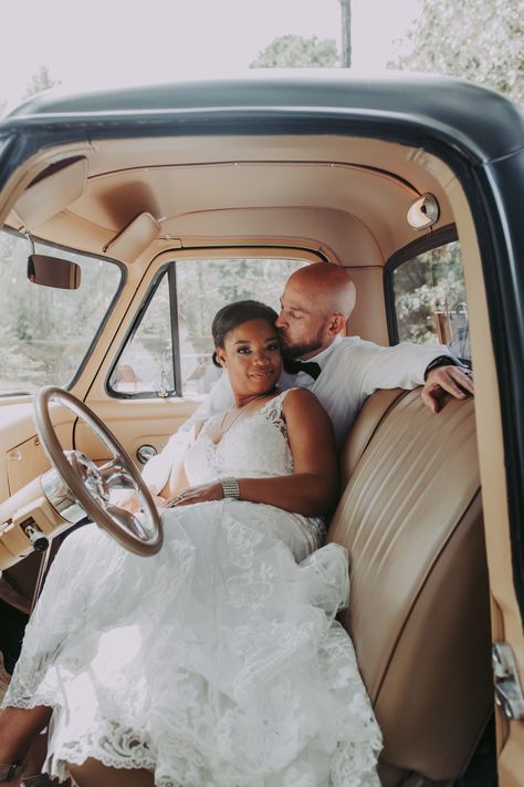 Flattering Wedding Poses, Wedding Truck Photos, Old Truck Wedding Pictures, Vintage Truck Wedding Photos, Truck Wedding Pictures, Truck Poses, Vintage Truck Wedding, Oct Wedding, Cloud Wedding