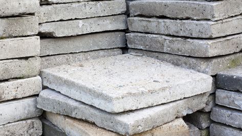 Transform A Patio Paver Into A Low-Cost Side Table To Complete Your Outdoor Space - House Digest Grey Pavers, Landscaping Blocks, Concrete Edging, Concrete Edger, Diy Patio Pavers, Space House, Paver Stones, Diy Side Table, Leftover Paint