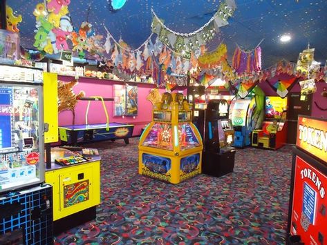 Big Daddy's Pizzeria | Arcade & Pizza Party Pizza Arcade, Crane Game, Big Daddy, Pizza Party, Pinball Machine, Gatlinburg, Dog House, Water Park, Family Fun