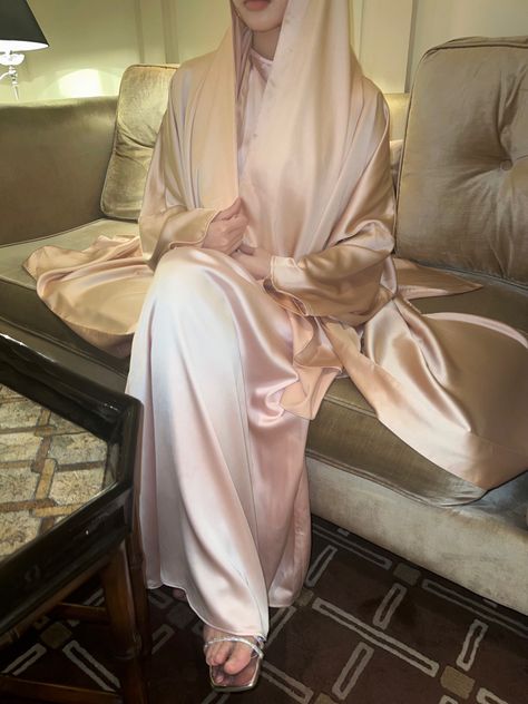 Abayas Collection, Khaleeji Aesthetic, Soft Feminine Style, Eid Fashion, Simple Hijab, Hijabi Aesthetic, Hijabi Outfits Casual, Princess Outfits