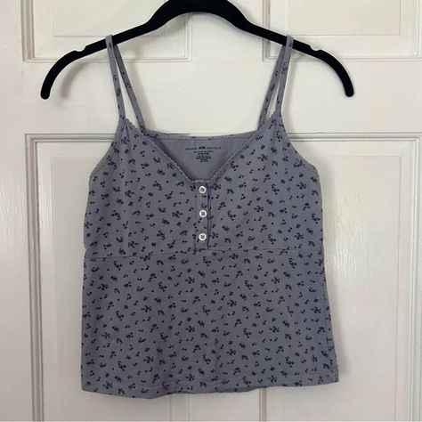 Brandy Melville, One Size (Fits S/Xs), Great Condition Never Worn, Blue And Navy Tiffany Floral Tank, Bur Basket, Brandy Melville Floral Tank, Brandy Clothes, Brandy Mellvile, Thrift Manifest, Tops Brandy Melville, Basket Christmas, Fancy Fits