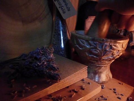 Apothecary lavender flowers herbs witchcraft witch grinding gif mortar witchy aesthetic Herbalist Aesthetic, Apothecary Aesthetic, Herbs Witchcraft, William Joyce, Seasonal Decor Ideas, Mortar Pestle, Writing Stories, Pisces Moon, Witchy Aesthetic