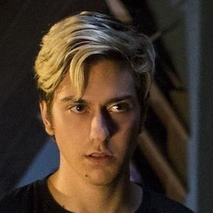 310 310×310 pixels Nate Wolff, Natt Wolf, White Hair Men, Alex Wolff, Nat Wolff, Netflix Original Movies, Women Makeup, Dark Brown Eyes, Hair And Beauty