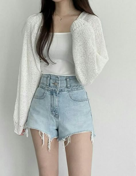 Mode Ulzzang, Modele Fitness, Outfit Korean Style, Korean Outfit Street Styles, Korean Casual Outfits, Korean Fashion Dress, Causual Outfits, Crop Top Outfits, Ulzzang Fashion