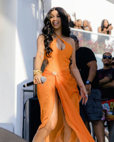 Cardi B Performance, Cardi B Pics, Cardi B Photos, African Hair Braiding Styles, Black Femininity, B Fashion, Cute Rappers, Selfie Ideas Instagram, Girl Swag