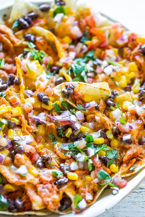 Enchilada Nachos, Shredded Chicken Nachos, Barbecue Dishes, Loaded Chicken, Easy Nachos, Cheesy Nachos, Nachos Recipe Easy, Black Beans Corn, Averie Cooks