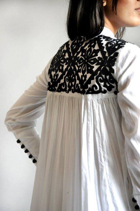 A Ralli Patterned work on the back of a shirt. (Ralli work infused with latest fashion)  #Fashion #RalliWork #PakistanFashion Ralli Work, Aplic Work, Giambattista Valli Haute Couture, Stitching Dresses, Traditional Embroidery, White Shirt Blouse, Iranian Women Fashion, Pakistan Fashion, Designer Outfits