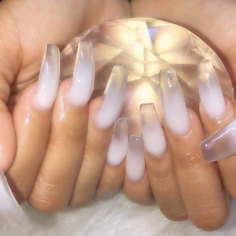 Clear white nails looks like ice. Clear White Nails, Ice Nails, Nails Looks, Clear Acrylic Nails, Exotic Nails, Jelly Nails, Ballerina Nails, Nail Swag, Clear Nails