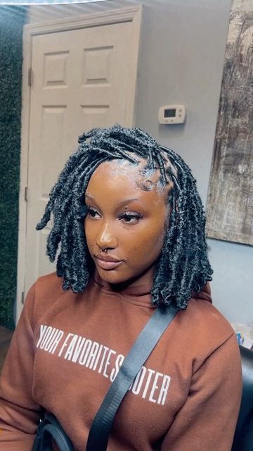 Short Faux Locs Shoulder Length, Faux Loc Bob, Bob Faux Locs, Bob Locs, Short Faux Locs, Locs Bob, Faux Locs Bob, Short Loc Styles, Dread Styles