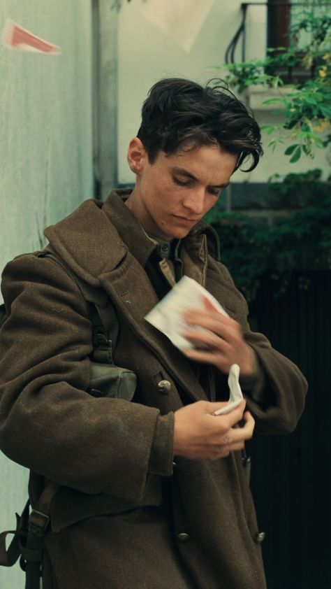 Fionn Whitehead Dunkirk, Celebrities Crush, Fionn Whitehead, Ben Whishaw, Fit People, Movie Ideas, Cooking Recipes Desserts, People Of The World, Book Ideas