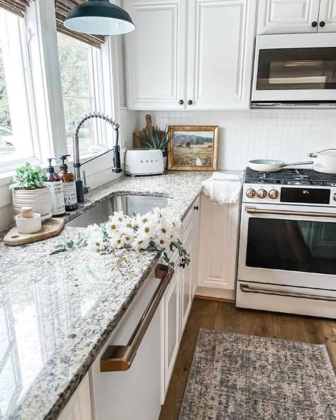 Kitchen Backsplash With White Cabinets And Speckled Countertops, White Cabinets Black And White Granite, Kitchen With Black And White Countertops, White Cabinet Granite Countertop, Black White Granite Countertops, Black And White Granite Kitchen, White Square Tile Backsplash, Gray Granite Countertops Kitchen, Square Tile Backsplash Kitchen