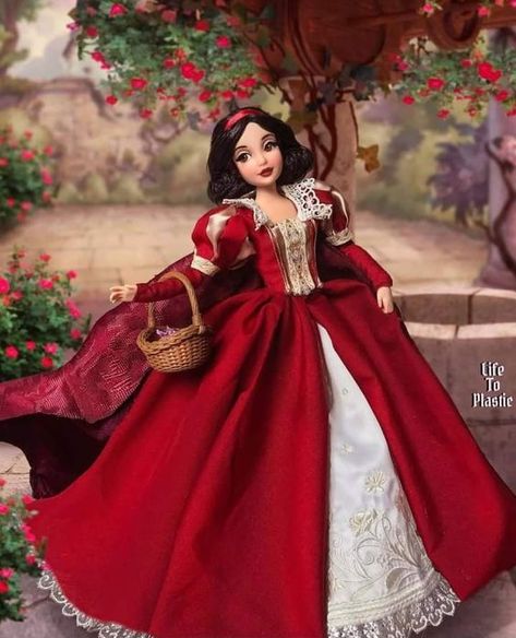 White Dress Aesthetic, Disney Princess Barbies, Snow White Queen, Disney Barbie Dolls, Snow White Doll, The One I Love, Snow White Dresses, Disney Doll, Disney Princess Dolls