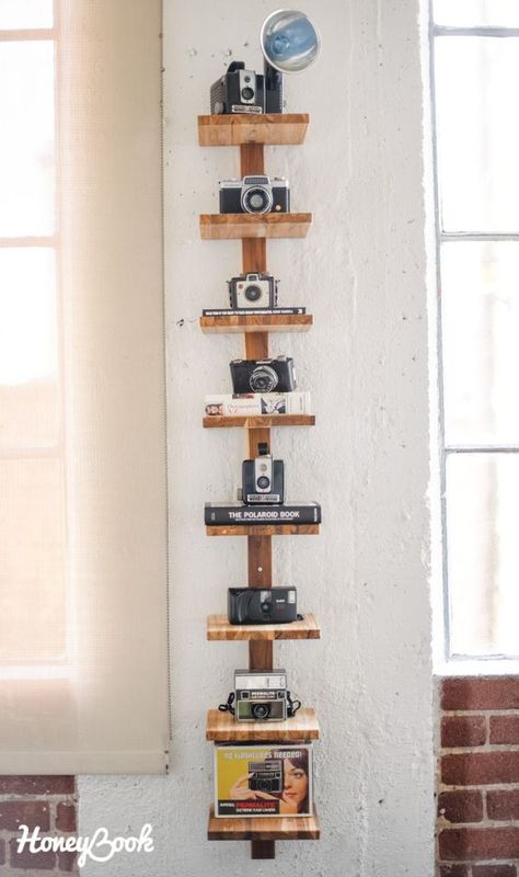 Vintage Camera Decor, Camera Decor, Fotocamere Vintage, Camera Display, Camera Storage, Antique Cameras, Vintage Industrial Decor, Old Cameras, Diy Office